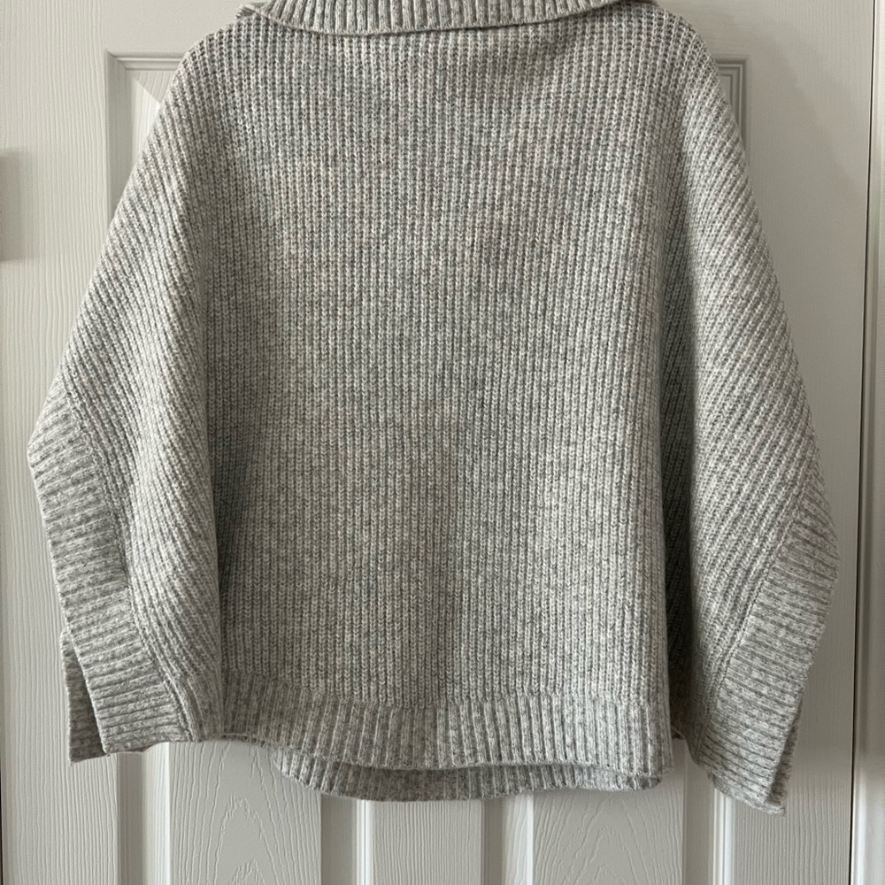 ✨NWOT✨ Ann Taylor LOFT Button Turtleneck Poncho - Picture 6 of 7